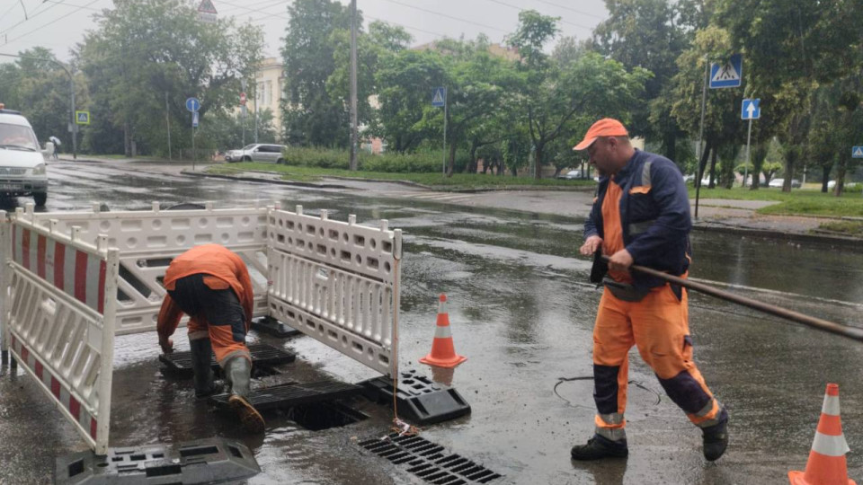 Синоптики прогнозують дощ та сильний вітер в Україні до кінця дня