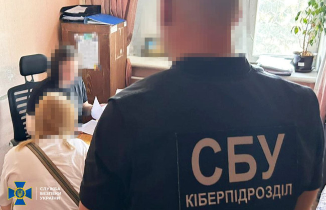 СБУ разоблачила ботофермы, которые распространяли российские фейки и взламывали телефоны украинских воинов