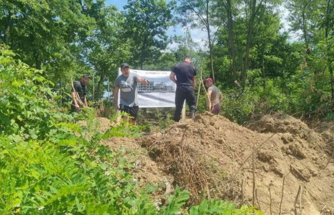 Экс-начальник УБОП в Закарпатской области Михаил Банк заблокировал строительство жилья для военных