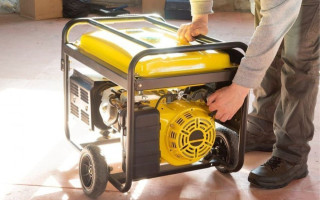 «Заробили» майже мільйон гривень на продажі неіснуючих генераторів у період блекаутів: на Київщині викрили злочинців