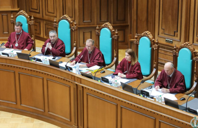 КСУ рассматривает дело по трудовым гарантиям работников, призванных на военную службу