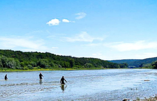 На Буковине во время отдыха утонул школьник, его одноклассника до сих пор ищут
