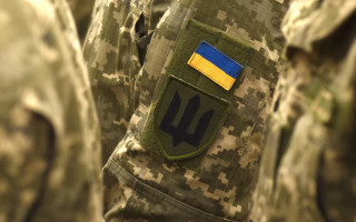 Солдат через суд зобов’язав військову частину звільнити його зі служби через необхідність доглядати за бабусею