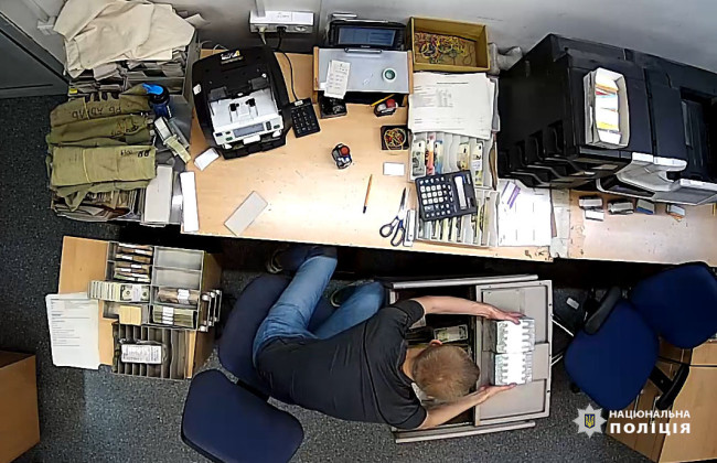 22-летний кассир вынес из банка $400 тысяч: полиция ищет деньги