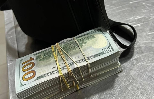 «Забыла» сколько везет денег: на границе задержали пассажирку с незадекларированными $30300