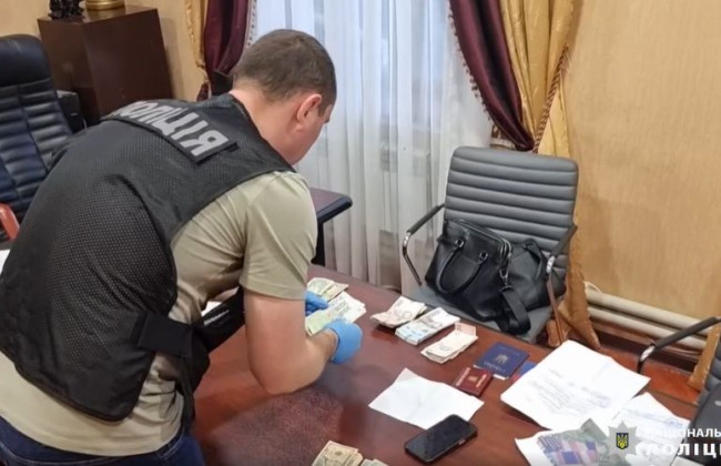 Требовали $40 000 за аренду недвижимости с землей возле международной трассы: разоблачили группу чиновников