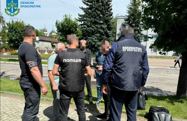 4000 доларів за вплив на «правильне» голосування: підозрюють начальника відділу містобудування та архітектури однієї з громад на Рівненщині