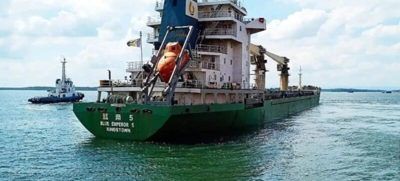 Экипаж обстрелянного в Красном море украинско-польского судна спасли