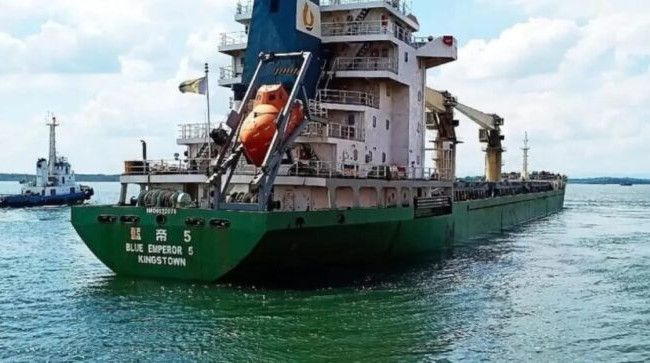 Экипаж обстрелянного в Красном море украинско-польского судна спасли