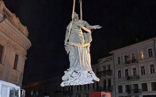 В Одесі запропонували перетопити пам'ятники Суворову та Катерині ІІ