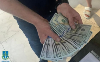 На Львівщині викрили поліцейських, які вимагали $4 000 за закриття кримінального провадження