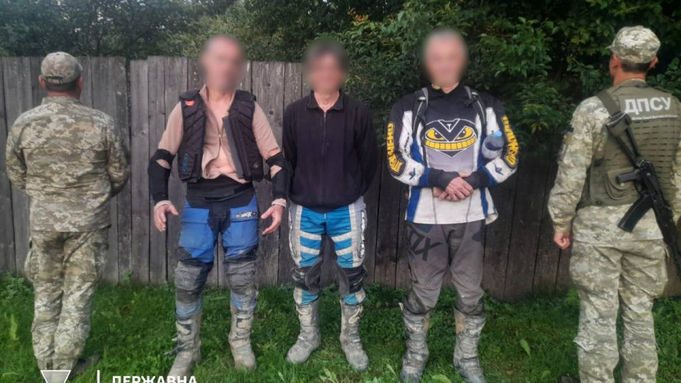 Экстремалы из Германии и Италии на мотоциклах случайно пересекли границу Украины