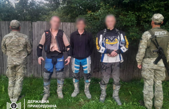 Экстремалы из Германии и Италии на мотоциклах случайно пересекли границу Украины