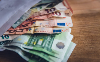 Військовозобов’язані чоловіки та жінки з України можуть втратити фінансову допомогу в Німеччині