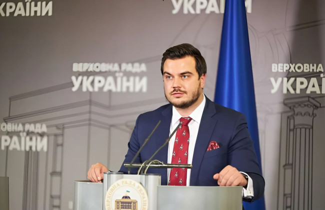 Неважно, сколько денег у работника, за экономическое бронирование будет платить работодатель, — Дмитрий Наталуха