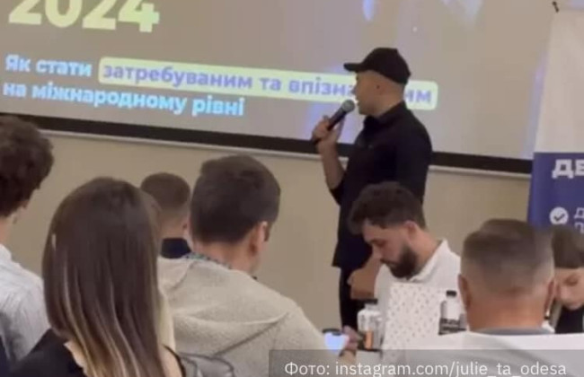 В Одессе женщину вывели из бизнес-мероприятия после просьбы перейти на украинский: Тарас Кремень отреагировал