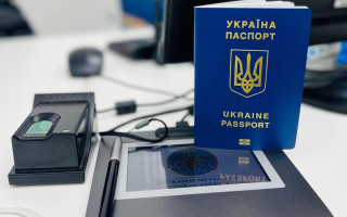 Подання декларації про відмову від іноземного громадянства зобов’язує іноземця, який набув громадянства України, подати відповідний документ,  – КАС ВС