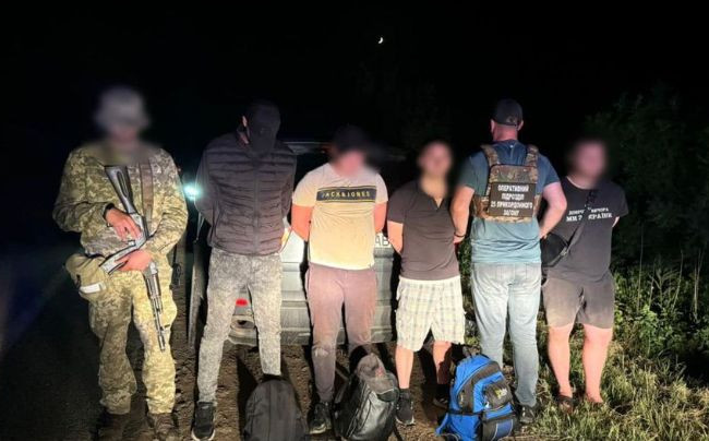 «Таксі» до кордону для ухилянтів: на Одещині затримали перевізника та пасажирів