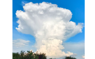 Над Запорожьем поднялось «облако-гриб» – ​​в Укргидрометцентре объяснили причины его появления