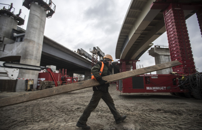 В Киеве строят будущие станции метро «Залив Десенка» и «Радужная»