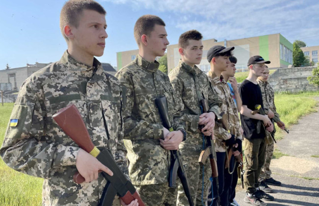 Владимир Зеленский подписал закон о подготовке учеников к военной службе, независимо от пола