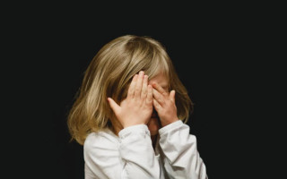 Кто имеет право на получение статуса ребенка, пострадавшего от насилия во время вооруженного конфликта: перечень необходимых документов