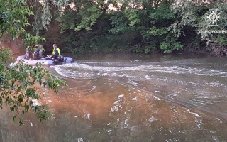 Катался на доске и пропал в воде, когда упал: в Луцке на реке погиб юноша