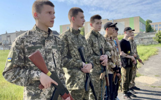 Володимир Зеленський підписав закон про підготовку учнів до військової служби, незалежно від статі