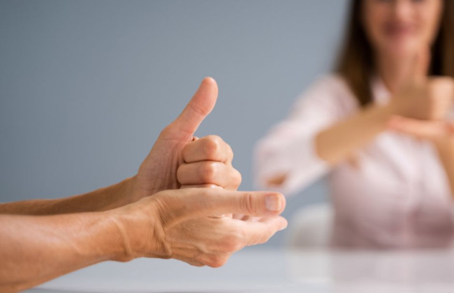 Команда из КПИ создала ИИ-приложение, которое обучает детей языку жестов