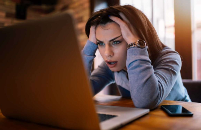 Закон о штрафах до 2700 грн за отправку оскорбительных сообщений сексуального характера в мессенджеры подписан