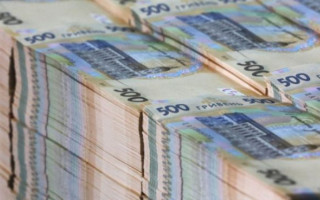 У Києві 88-річний дідусь «подарував» дружині податківця 5 млн грн, а тестю і тещі — понад 20 млн грн