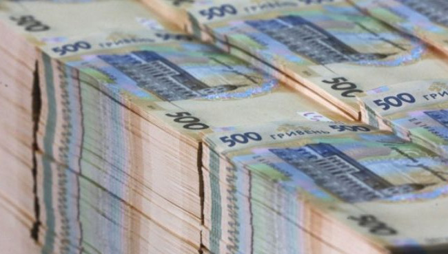 В Киеве 88-летний дедушка «подарил» жене налоговика 5 млн грн, а тестю и теще — более 20 млн грн