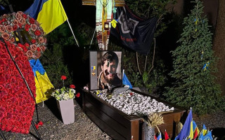 Наруга над могилами захисників України: 60-річній жінці повідомлено про підозру