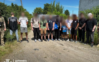 Нелегальний бізнес підлітків: на Тисі із човнами неповнолітні чекали на «клієнтів» для перетину кордону