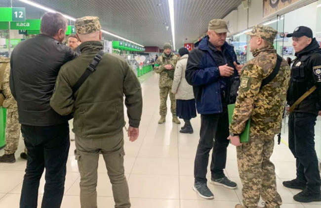 Кабмін так і не показав, як має виглядати посвідчення особи, уповноваженої вручати повістки, яке повинен показати представник ТЦК