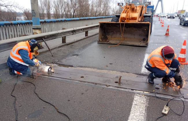 В Киеве до 10 августа ограничат движение транспорта на Северном мосту