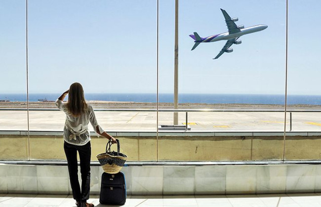 Женщина опоздала на самолет и подала иск на бойфренда, потому что он не отвез ее в аэропорт: что решил суд