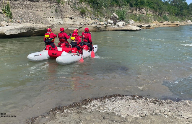 На Ивано-Франковщине во время купания на водоеме утонул 17-летний парень