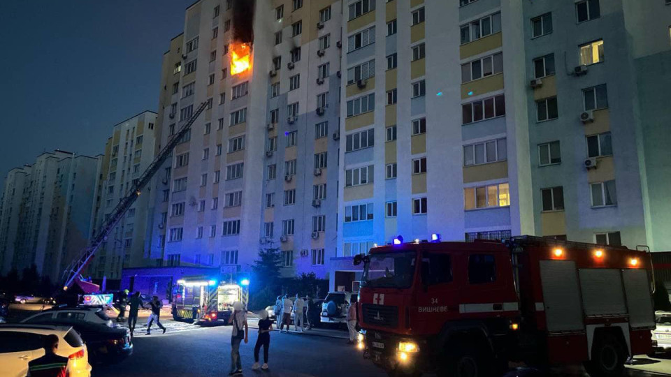 Под Киевом в квартире многоэтажки взрыв павербанка вызвал пожар