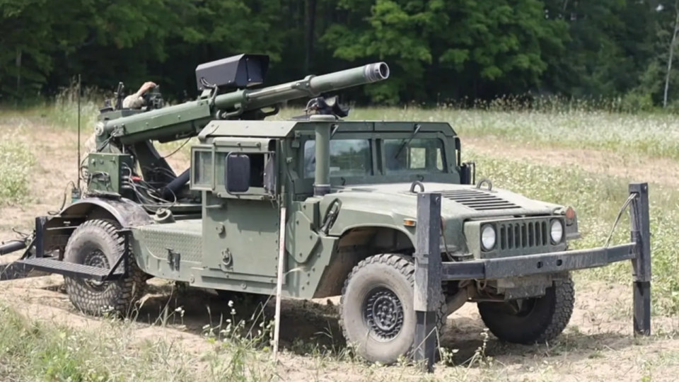Україна отримала американську передову легку гаубицю САУ 2-CT Hawkeye