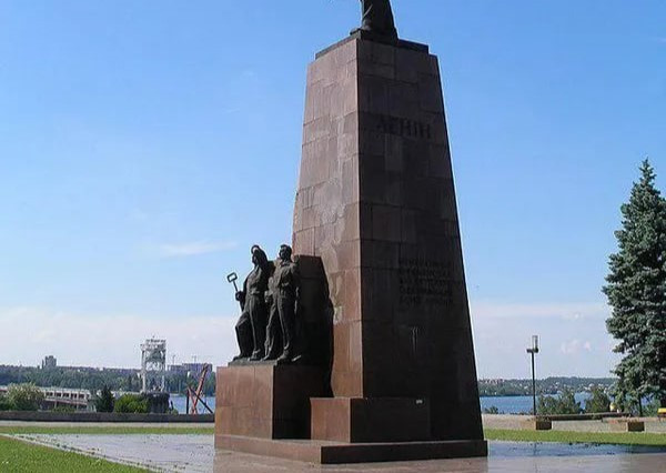 В Запорожье выставили на продажу самый большой в Украине бронзовый памятник Ленина
