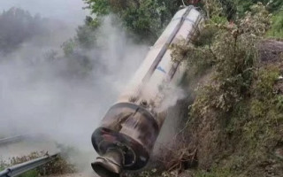Залишки космічної ракети впали на населений район Китаю: відео