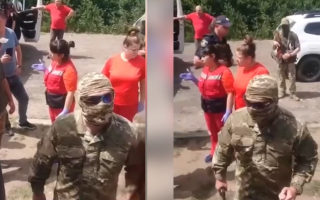 На Буковині чоловік у військовій формі зі зброєю погрожував місцевому жителю: у ТЦК відреагували