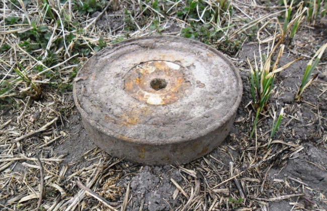 На Харьковщине автомобиль подорвался на мине, погибла супружеская пара