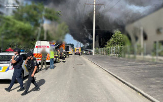 Росіяни обстріляли цивільну інфраструктуру в Одесі: з’явилися перші фото
