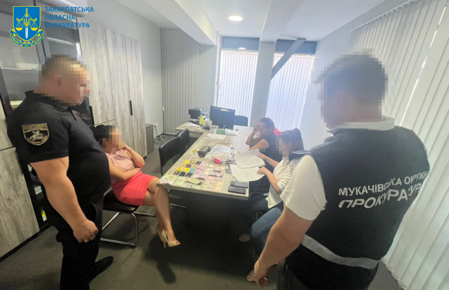 За 250 долларов обещала беспрепятственное получение водительского удостоверения: в Закарпатье разоблачили женщину