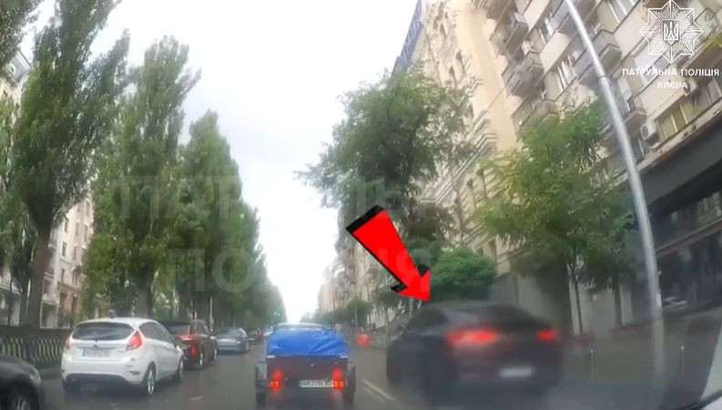 Мгновенная карма: в Киеве наказали дерзкого нарушителя ПДД, видео