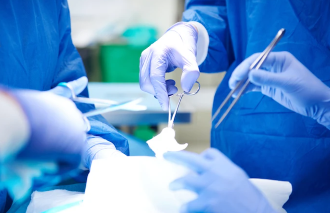 Человеку впервые в мире вживили мозговой имплант для контроля эпилептических приступов: что о нем известно