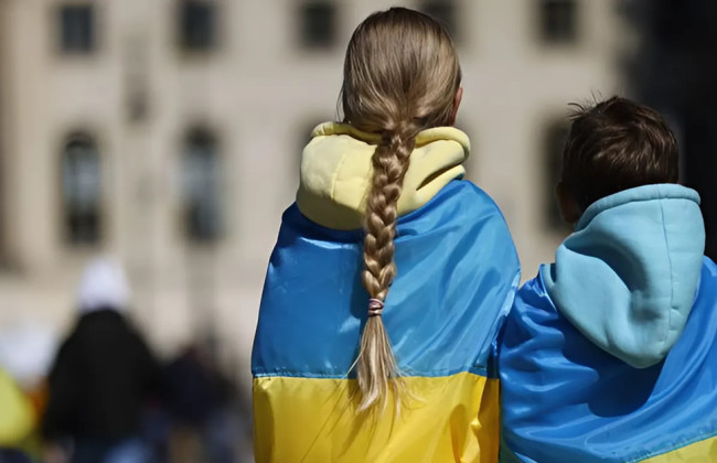 Совет ЕС продлил временную защиту для украинских беженцев до марта 2026 года