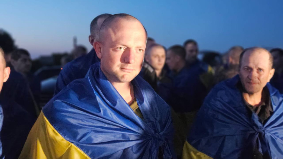 Из плена вернулись 90 украинских защитников, фото и видео